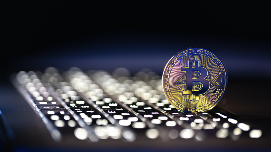 Escroquerie aux cryptomonnaies – assistance juridique par Maître Manuel Abitbol, avocat pénaliste à Paris