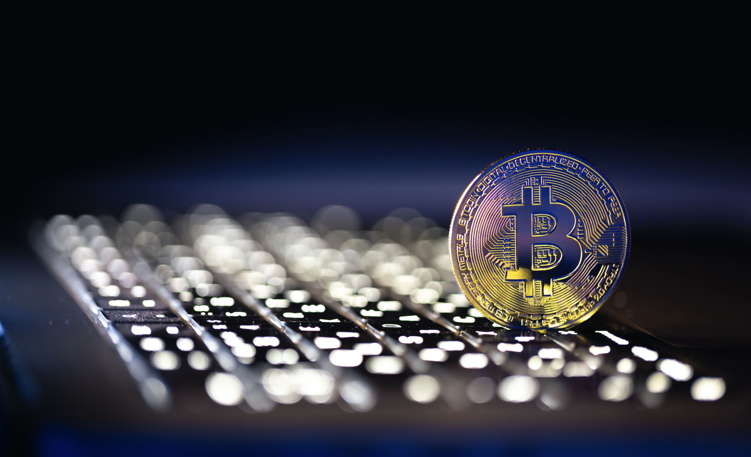 Escroquerie aux cryptomonnaies – assistance juridique par Maître Manuel Abitbol, avocat pénaliste à Paris